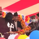 धनगढीमा प्रधानमन्त्रीलाई १५ किलोको माला