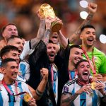 मेसिले किन लगाउ कालाे गाउन ? के छ यसकाे महत्तव