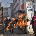 शिक्षामन्त्री खनाल भ्रष्ट भएको आरोप लगाउँदै अनेरास्ववियूले पुत्ला जलायो