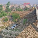 मादकपदार्थ सेवन गरी हुइक्याउदा नारायणी नदीमा गाडी खस्याे