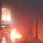 विधार्थीहरूले वीरगञ्जको ठाकुरराम क्याम्पसमा आगजनी गरे