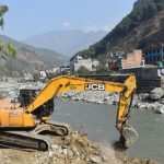 कालीगण्डकी नदीमा बेलिब्रिज निर्माण गर्दै