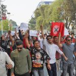 खाँणलाई निलम्बन गर्न माग गर्दै काठमाडौंकाे त्रिचन्द्र क्याम्पसमा नेविसंघकाे प्रदर्शन