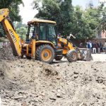 सार्वजनिक जग्गामा काठमाडाैं महानगरले डाेजर चलाएपछि स्थानीयले गरे विराेध