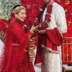 ५३ बर्षिया रविनाले प्रेमी स्टुआर्ट अलेक्जेन्डर च्यापम्यानसँग गरिन विवाह