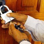 महानगरले भोटाहिटीमा रहेको आर के मिठाइ पसलमा लगायाे ताल्चा