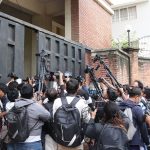 अदालतभित्र पार्किङ सुविधा नपाएपछि कानुन व्यवसायीहरूले गरे आन्दाेलन