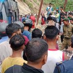 गुडिरहेकाे बसमा करेन्ट लाग्दा बाबु र छाेराकाे मृत्यु, एक घाइते