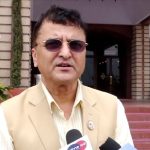 सांसद भवन पुगेका योगेशले सोधे : प्रधानमन्त्रीले जवाफ तयार गर्न कता सोध्नुपर्ने हो?