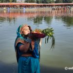 छठ पर्वको मुख्य दिन अस्ताउँदो सूर्यलाई पूजा आराधना गरी अर्घ दिइन्छ