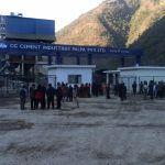 पाल्पाको रैनादेवी छहरा गाउँपालिका २ सोमादीमा रहेको सीजी सिमेन्ट उद्योगमा स्थानीय बासिन्दाले तालाबन्दी गरे
