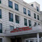 सरकारले किन उठाउन सकिरहेको छैन लक्ष्यअनुसार राजस्व ?