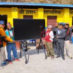 चिमखोलाका विद्यालयलाई ‘स्मार्ट बोर्ड’ सहयोग
