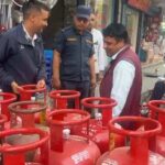 रूपन्देहीका ग्यास डिलरमा प्रशासनको अनुगमन, कालोबजारी ऐनअन्तर्गत कारबाही गर्ने चेतावनी