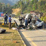 बन्दीपुरमा केबलकार गेट अगाडि ट्रक पल्टिँदा दुई जना घाइते