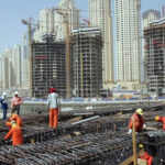 खाडी जान लागेका कामदारहरू भन्छन्, “साथीहरूले नआउ भन्छन्, नजाऊ जागिर खोसिने डर छ”