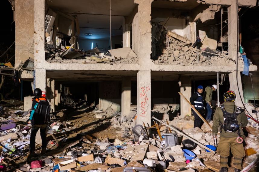 इजरायलमा इरानी क्षेप्यास्त्र आक्रमण, झण्डै १०० जना घाइते