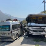 माइक्रो र बस एकापसमा ठोक्किँदा १० जना घाइते