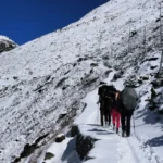 मौसम फेरबदलको सूचनाले फर्किन थाले पर्यटक